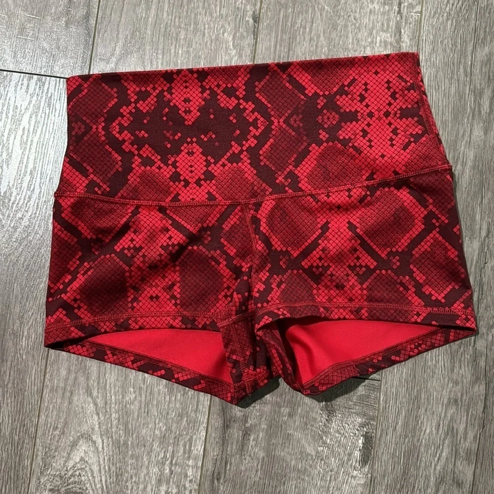 LULULEMON Boogie Short Roll Down Ziggy Snake Red Tide Cranberry 6